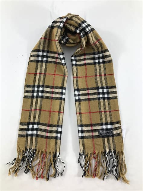 are burberry scarves tacky|Burberry wool scarf.